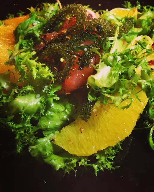 Salad Cá Hồi Muối Và Rong Nho
